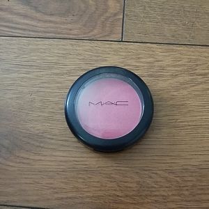 Mac blush in dollymix